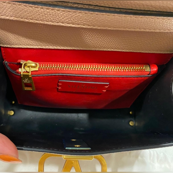 AUTHENTIC VALENTINO SMALL VSLING GRAINY CALFSKIN HANDBAG WORN TWICE. - Picture 2 of 5